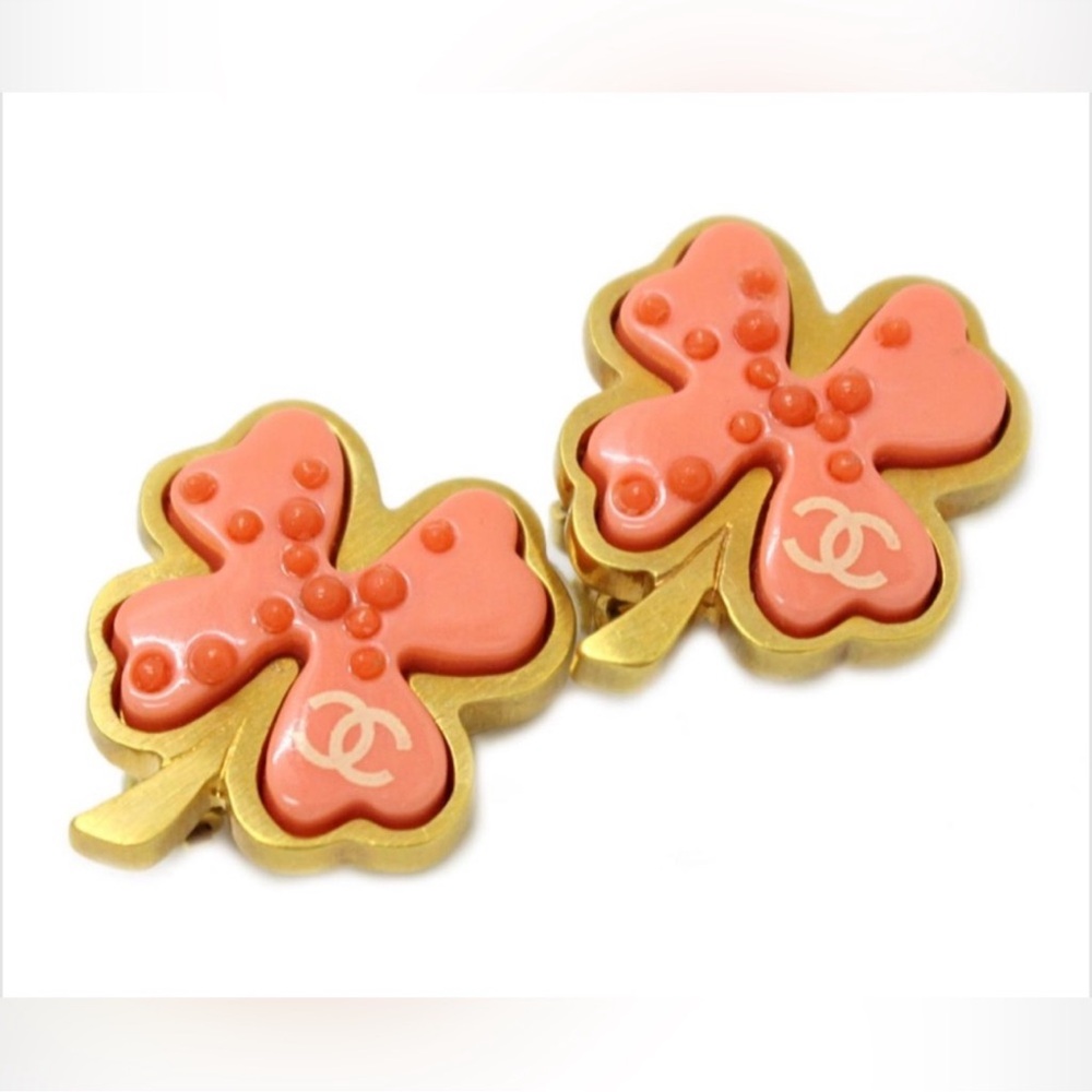 CHANEL CC Clover Clip On Earrings - Picture 3 of 12